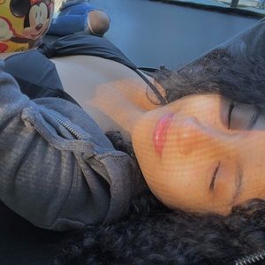 Meet your Posher, Taina